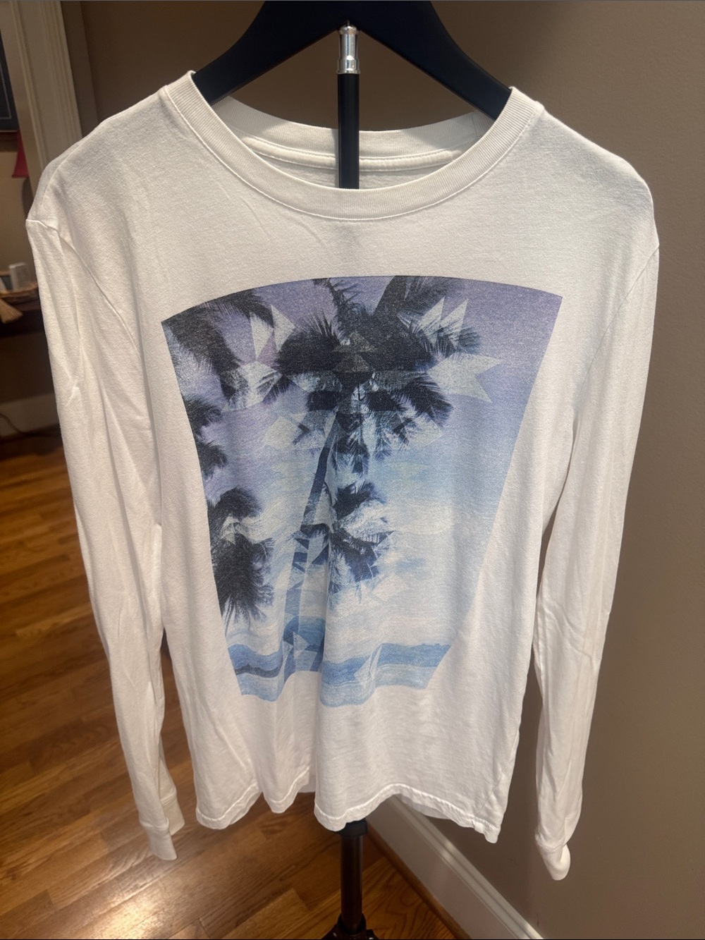 Aeropostale White Graphic Crewneck Tee with Subtle Blue Print